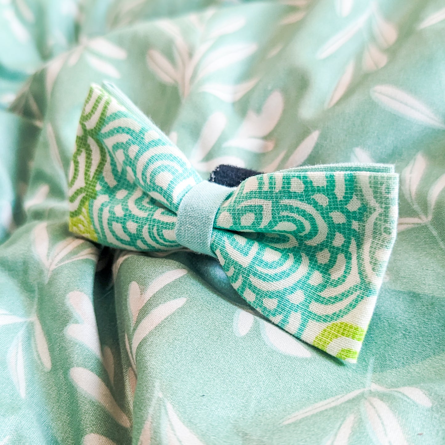 Spring Green Dog Bowtie