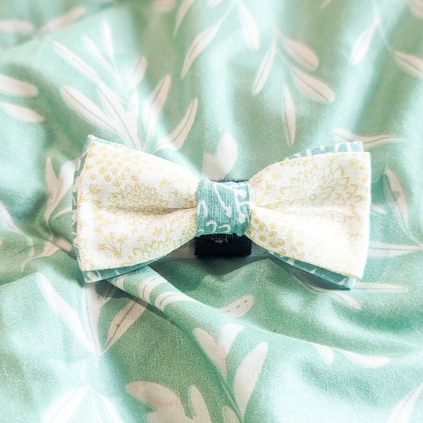 Prairie Cream Dog Bowtie
