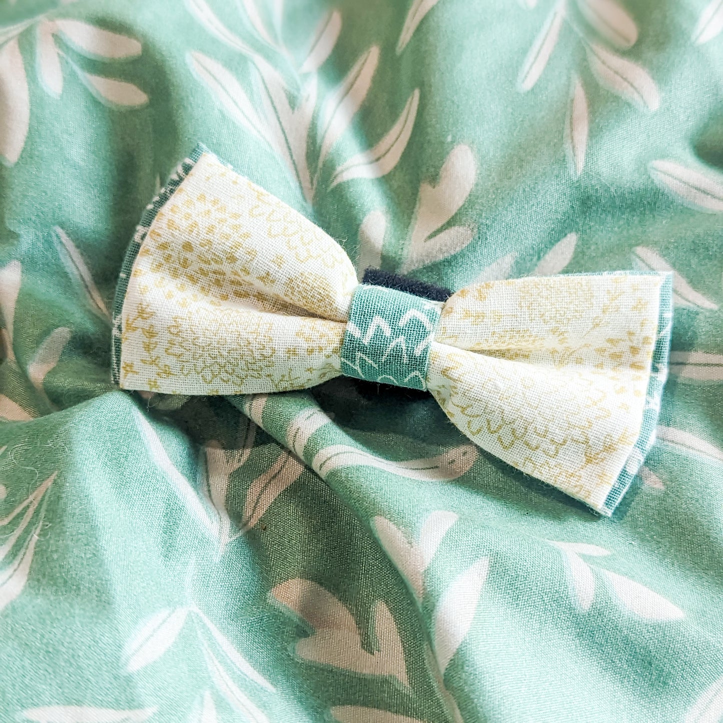 Prairie Cream Dog Bowtie