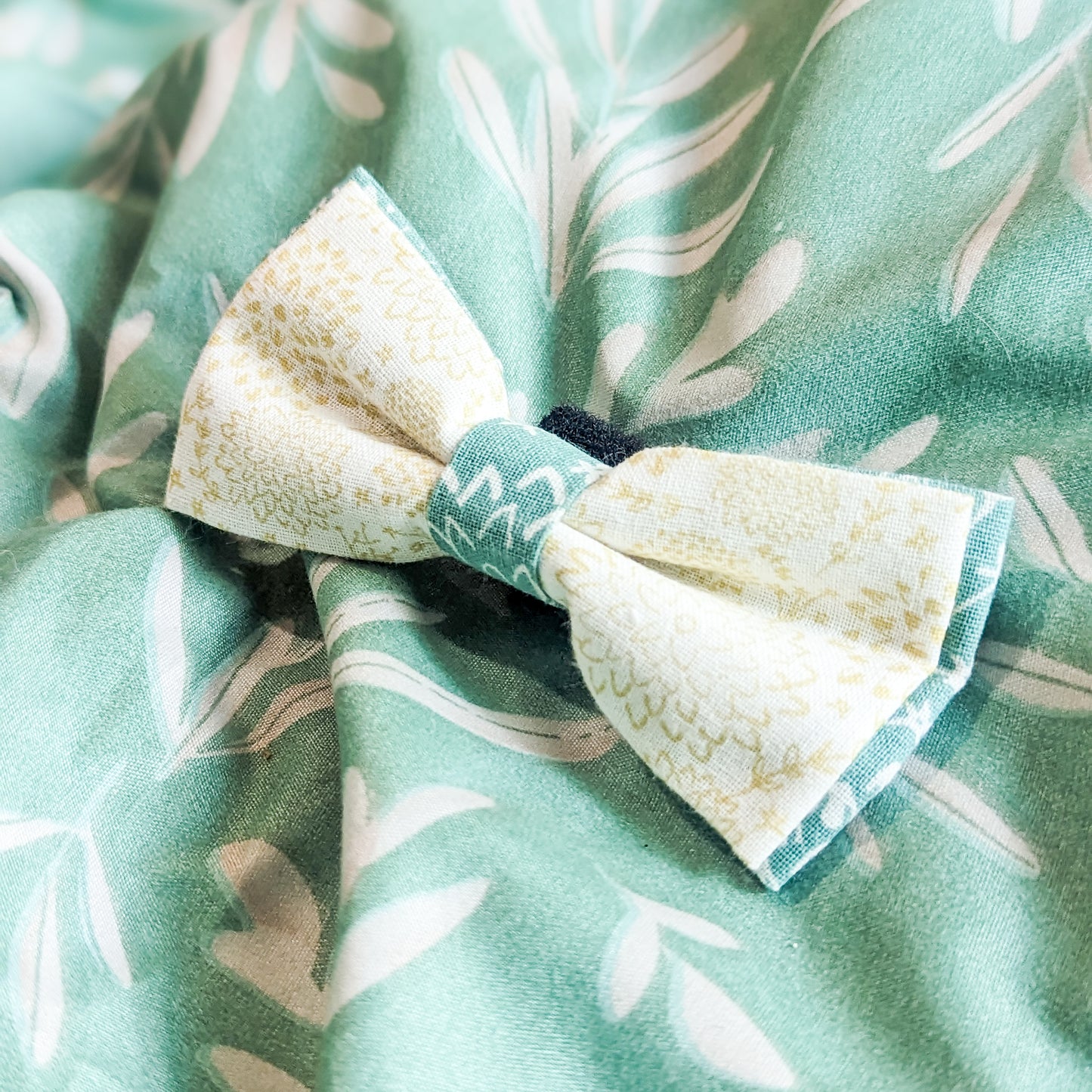Prairie Cream Dog Bowtie