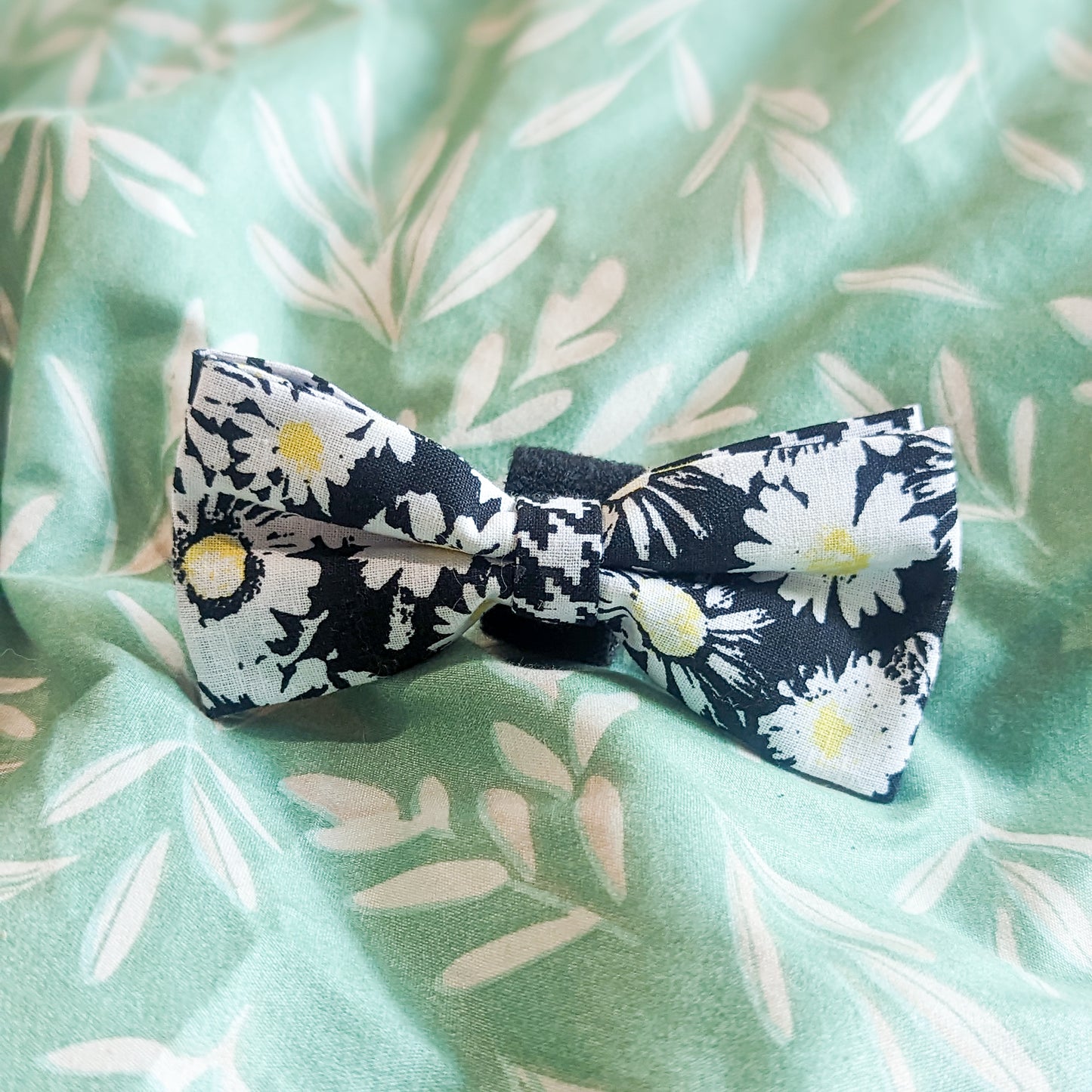 Funky Daisy Dog Bowtie