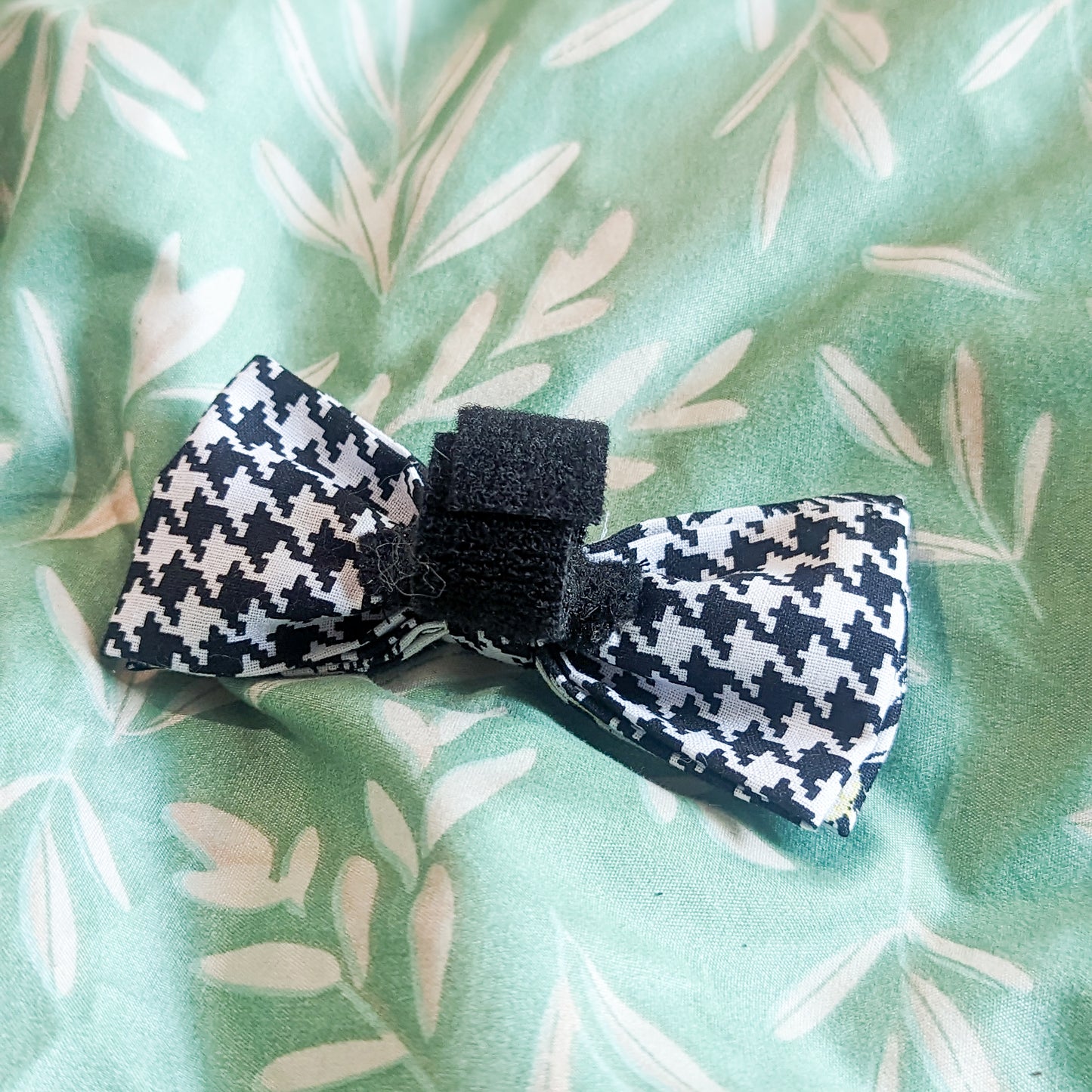 Funky Daisy Dog Bowtie